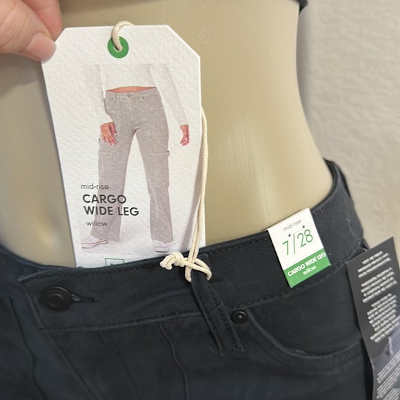 Jeans 🖤 - Picture 4 of 9